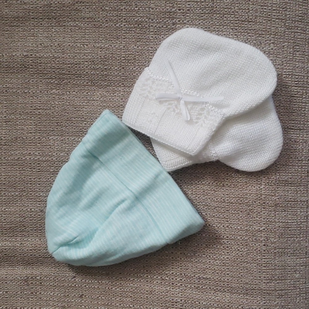 Baby's hat and booties